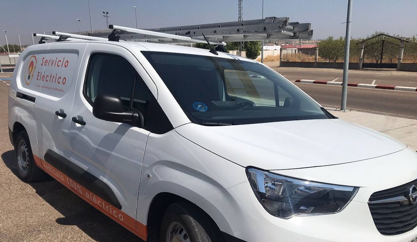 Vehículo eléctrico adquirido por el Ayuntamiento de Miajadas 