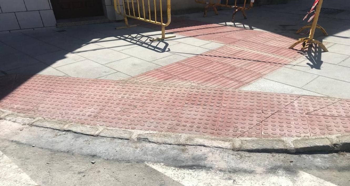 Uno de los acerados rebajados en Miajadas 