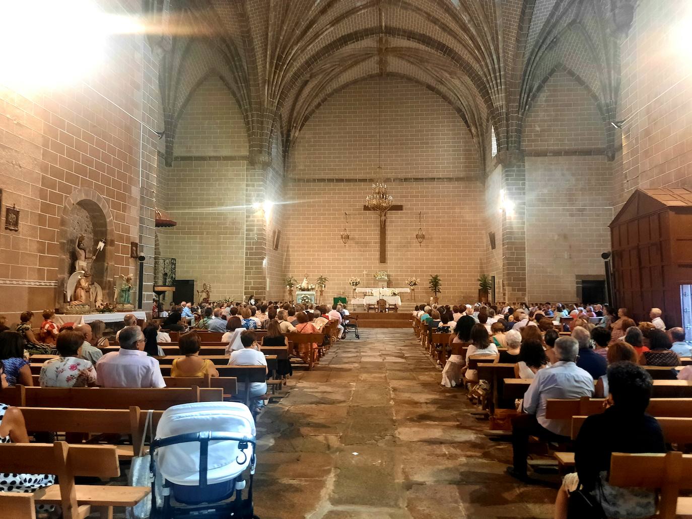 La misa del Día de Extremadura en Miajadas se ofició en la Iglesia de Santiago 