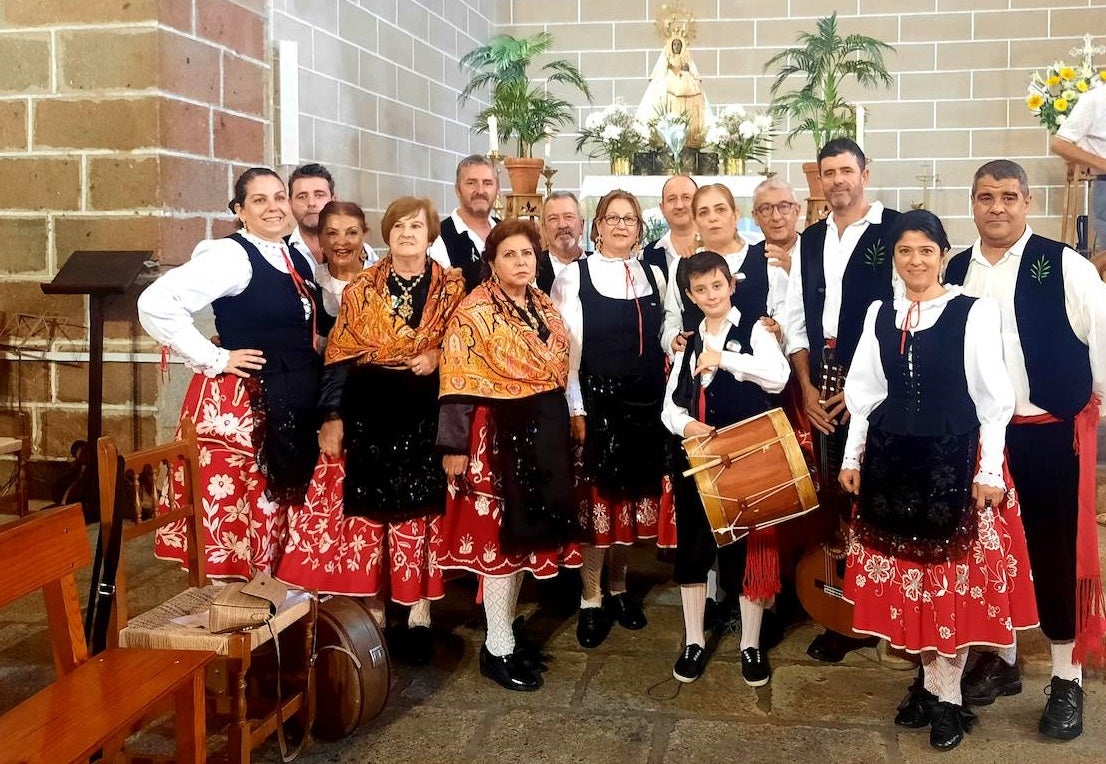 La Iglesia de Santiago celebró una misa cantada por 'La Dehesilla' en honor al Día de Extremadura