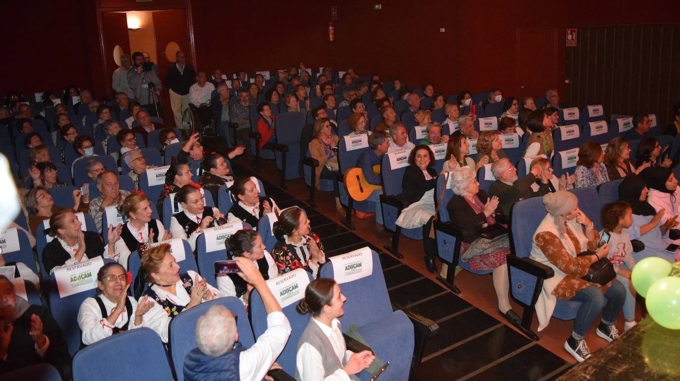 El Teatro se llenó al completo 