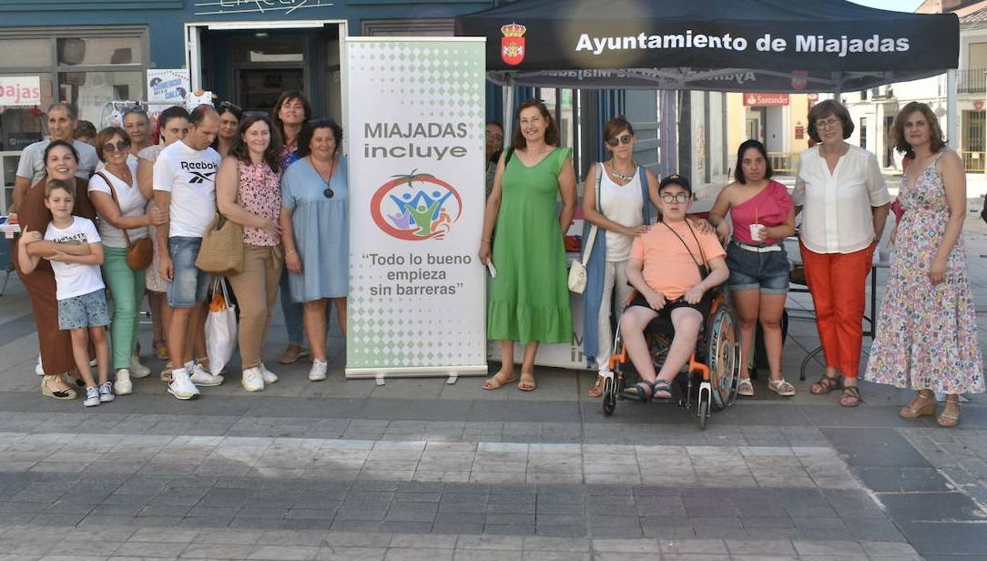 Algunos componentes de la asociación 'Miajadas Incluye' 