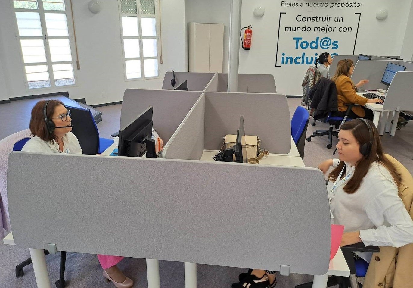 Trabajadores del centro miajadeño de atención de llamadas