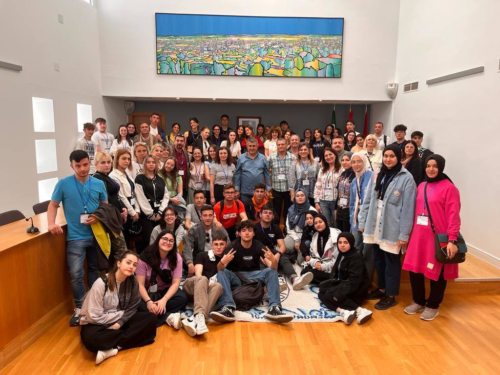 Alumnos Erasmus de Turquía, Italia y Grecia visitan el ayuntamiento de Miajadas