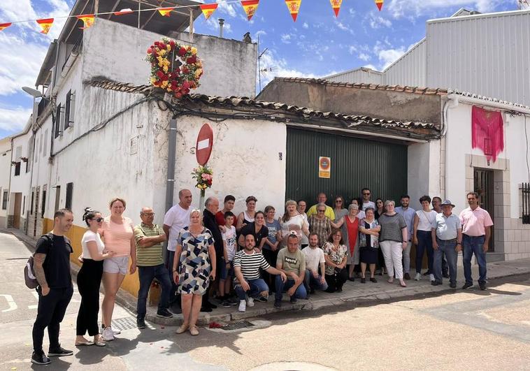 Los vecinos de la calle Cuesta celebran su tradicional Fiesta de la Cruz de Mayo