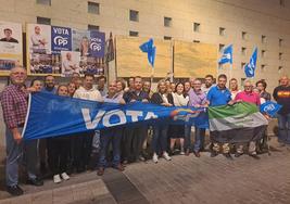 Pegada de carteles de PP Miajadas la medianoche del jueves 11 al viernes 12 de mayo