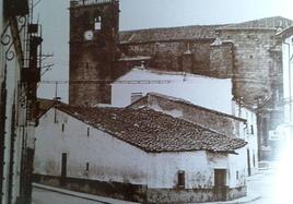 La iglesia, la antigua farmacia y la churrería de Miajadas.