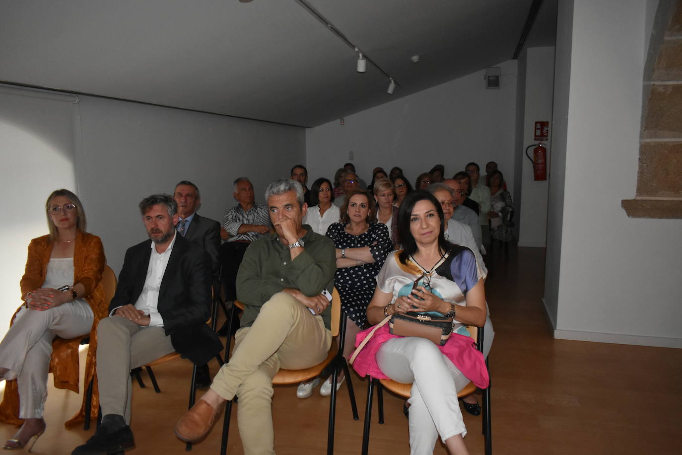 El Palacio Obispo Solís acoge la exposición de las obras del XII Certamen de Pintura Laura Otero