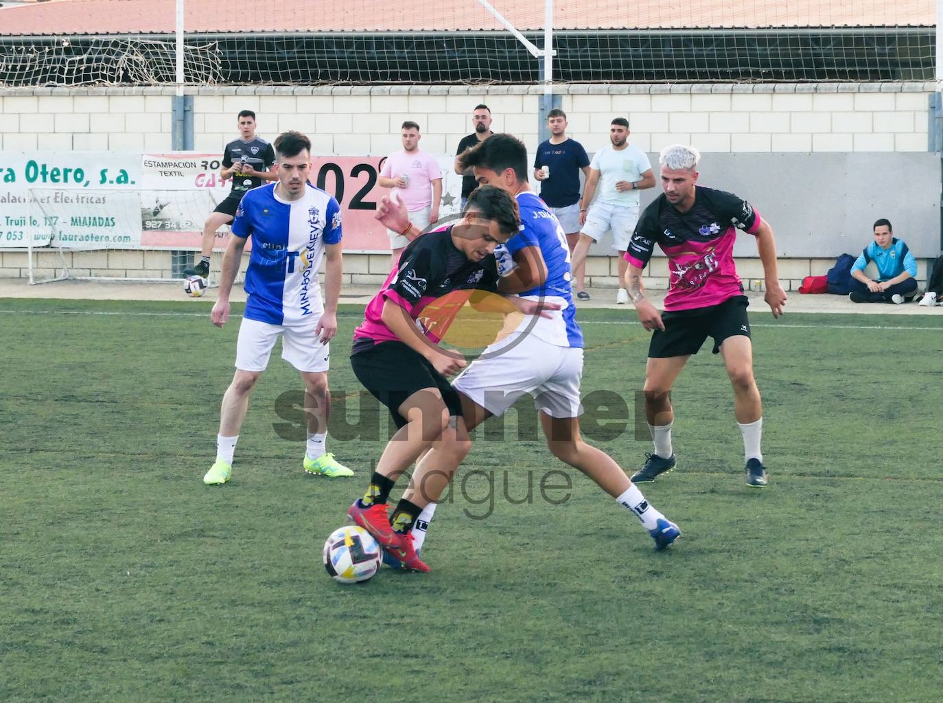 Uno de los partidos disputados en la liga de este verano entre Veterinaria Ana Sánchez y Minabo de Kiev