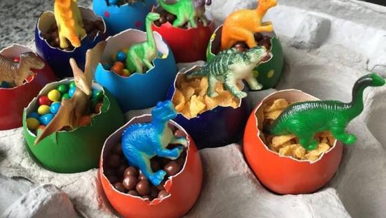 Los pequeños de la ludoteca celebran la Semana de los dinosaurios