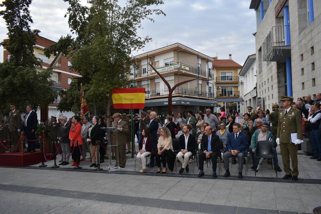 Fotos: Solemne arriado de bandera en honor al Teniente Saturnino Martín Cerezo