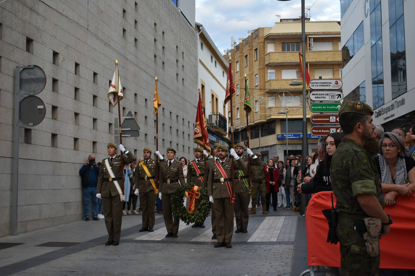 Fotos: Solemne arriado de bandera en honor al Teniente Saturnino Martín Cerezo