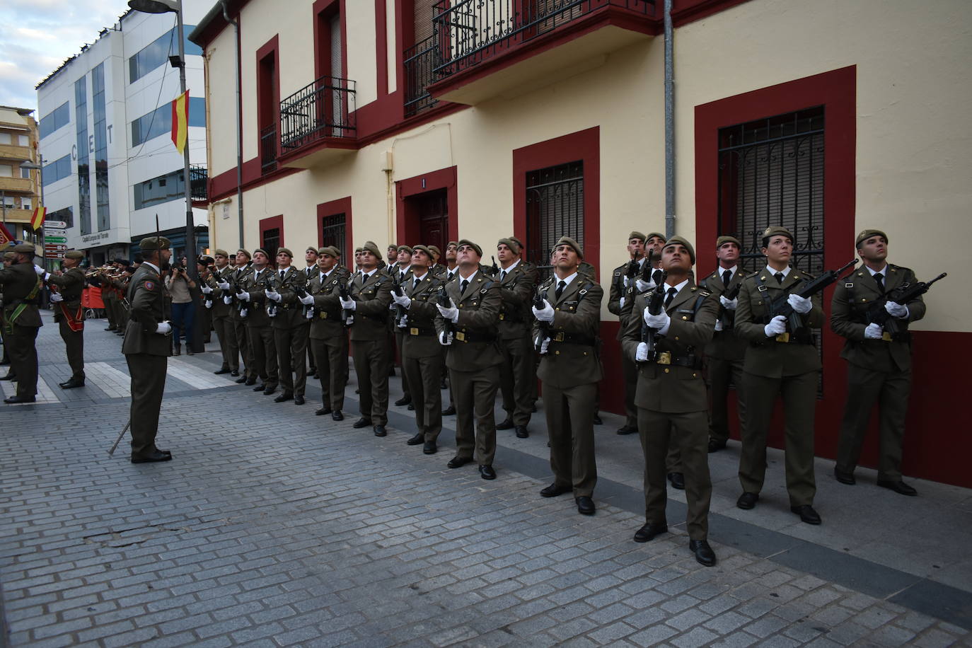 Fotos: Solemne arriado de bandera en honor al Teniente Saturnino Martín Cerezo