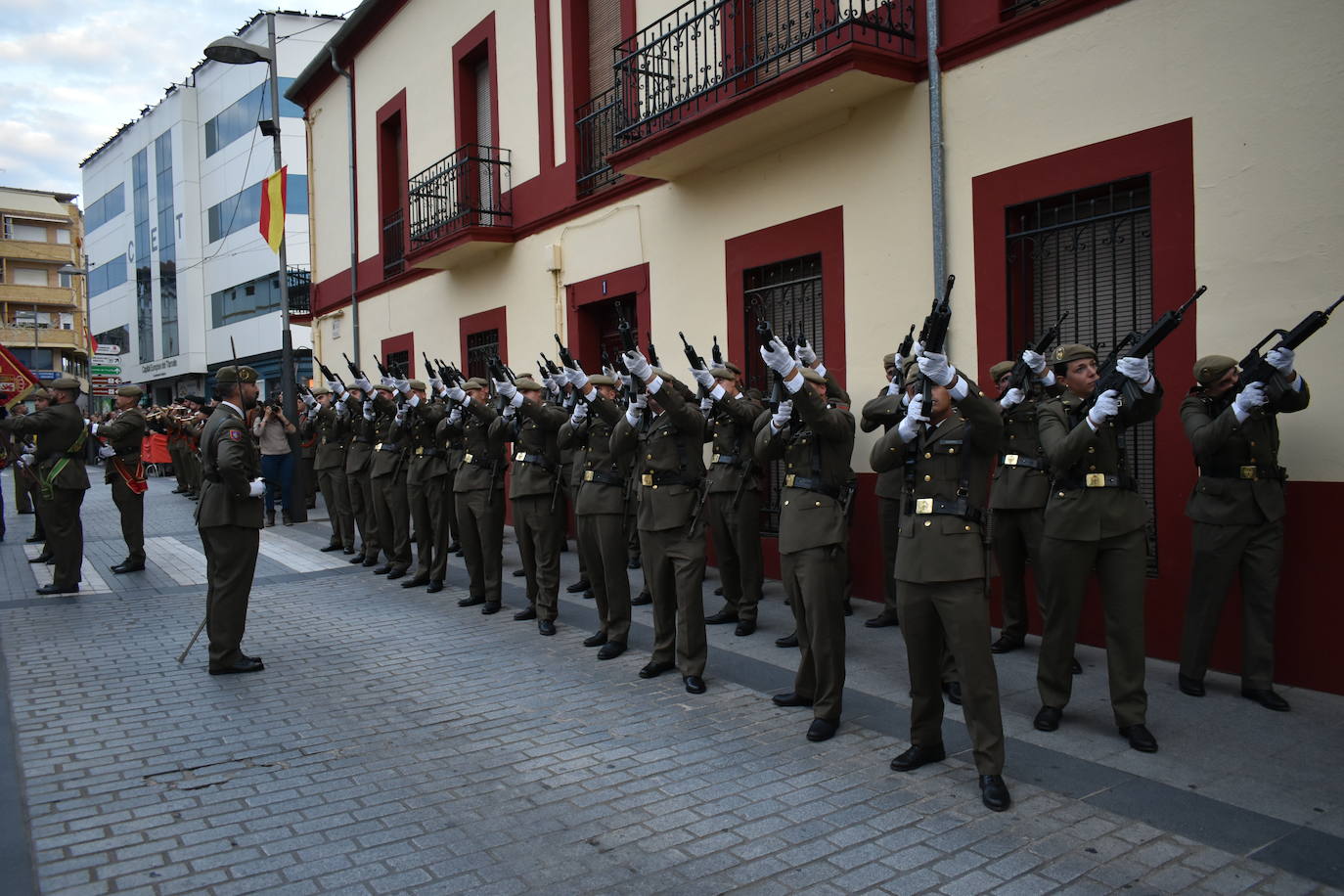 Fotos: Solemne arriado de bandera en honor al Teniente Saturnino Martín Cerezo