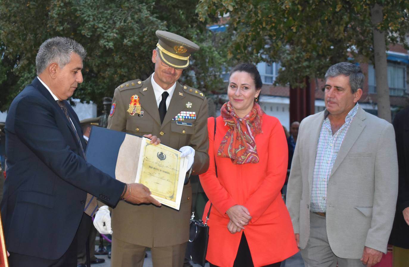Fotos: Solemne arriado de bandera en honor al Teniente Saturnino Martín Cerezo