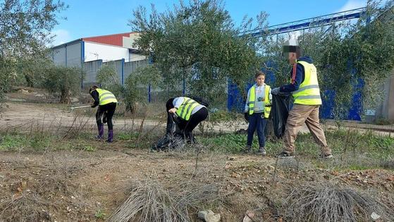 La asociación Amat recogió 224 kilos de basuraleza