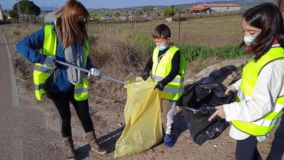 La jornada de Basuraleza de este sábado será finalmente por la zona de pisos tutelados de Miajadas