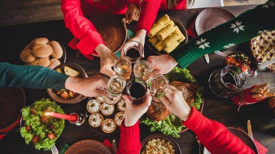 Los mayores de Alcollarín que vivan solos podrán comer y cenar acompañados los festivos navideños