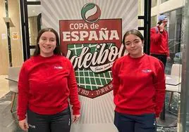 Melisa Cintero y Helena González arbitran en la Copa de España de Voleibol