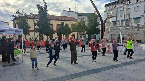 Miajadeños de todas las edades inundaron la plaza para despedir el año con energía