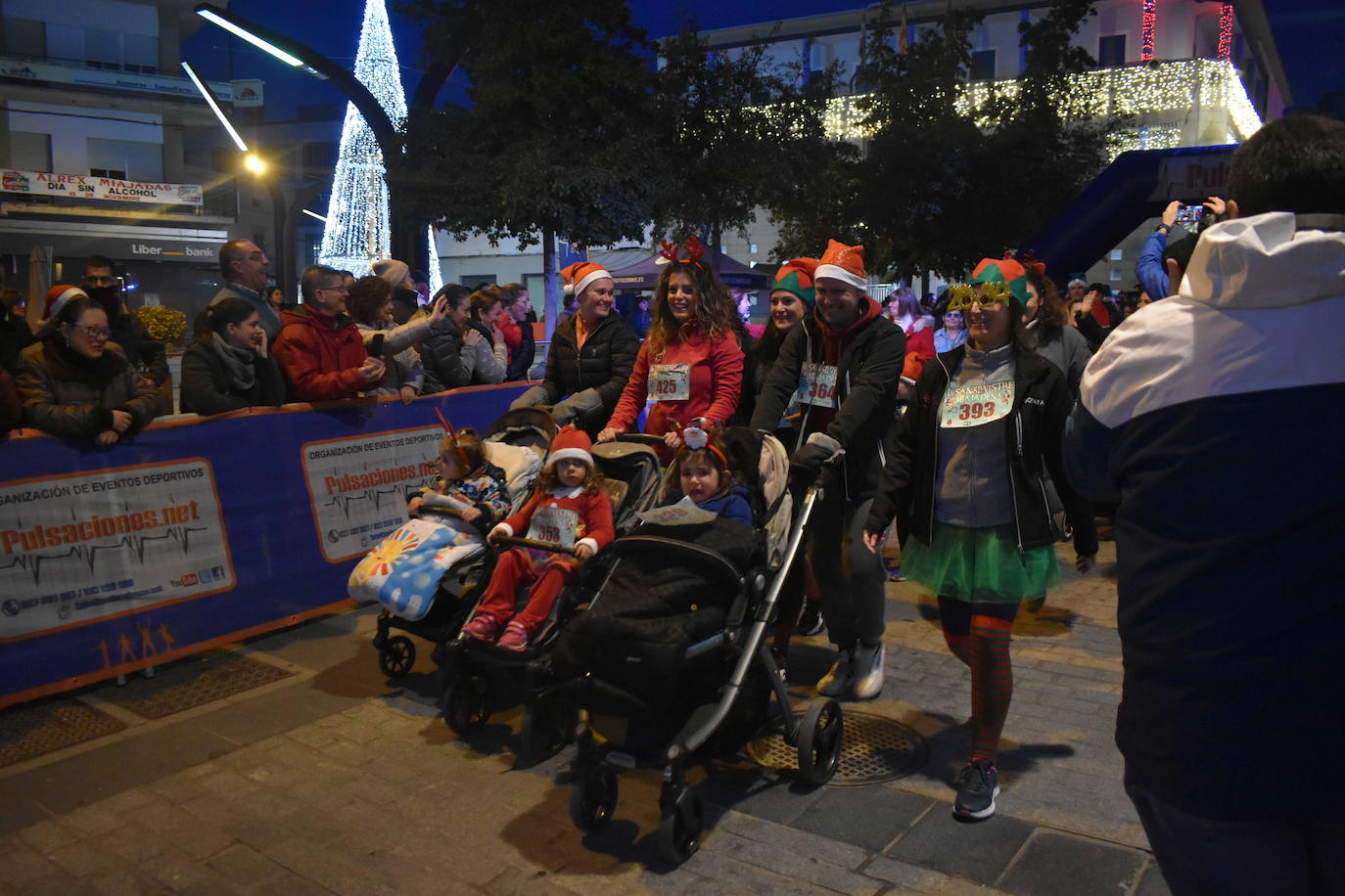 Fotos: La San Silvestre Miajadeña fue de las primeras en despedir el 2023