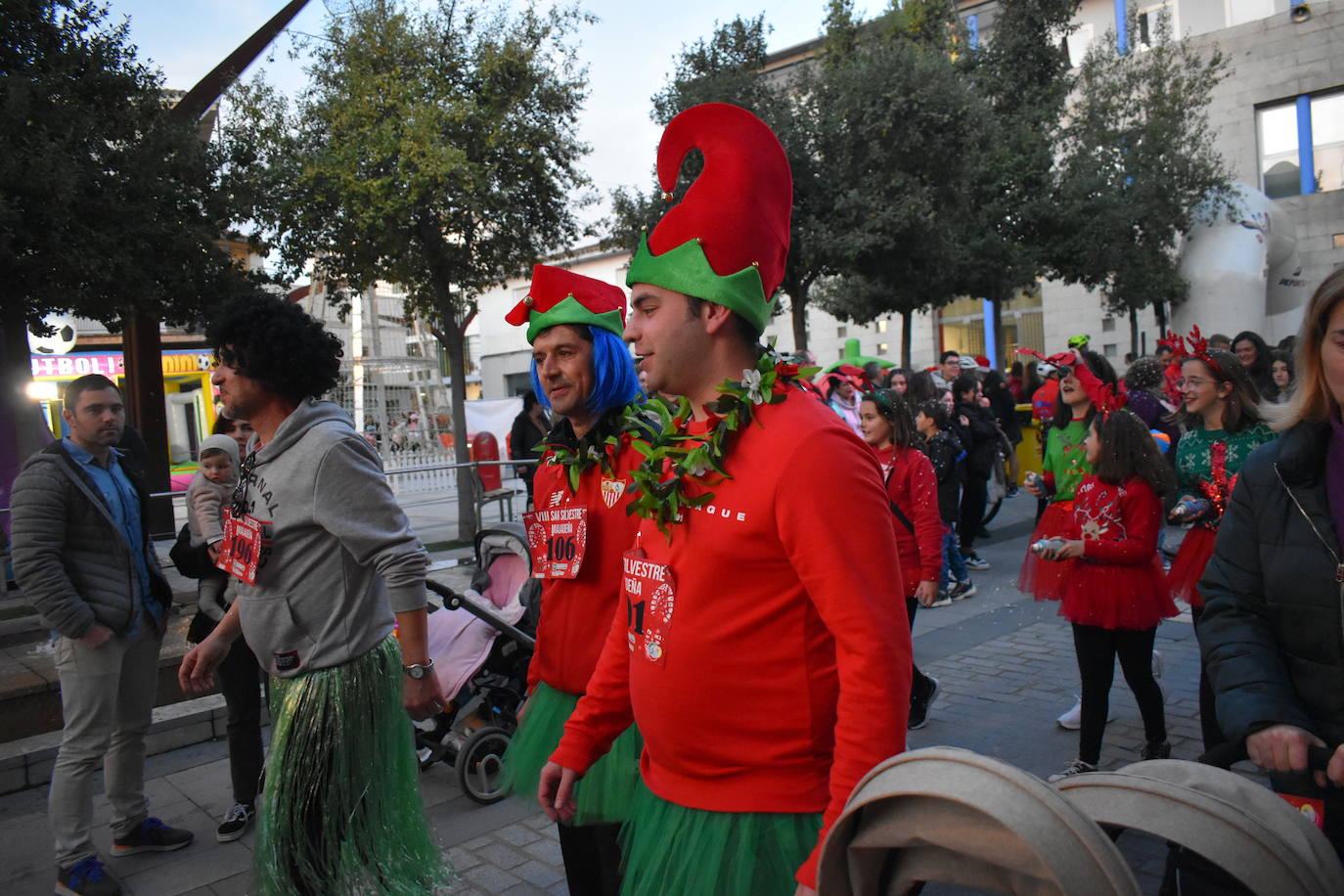 La VIII San Silvestre Miajadeña dejó momentos divertidos y únicos, como se esperaba de ella. La emoción en la cara de los corredores a la salida, la diversión en el trayecto, el cansancio en todo su cuerpo a la llegada a meta, un cansancio mezclado con la satisfacción del objetivo conseguido, la alegría de los ganadores de los premios a los disfraces, el disfrute del público,... Todo lo que hace que la San Silvestre Miajadeña sea uno de los días más esperados del año. 