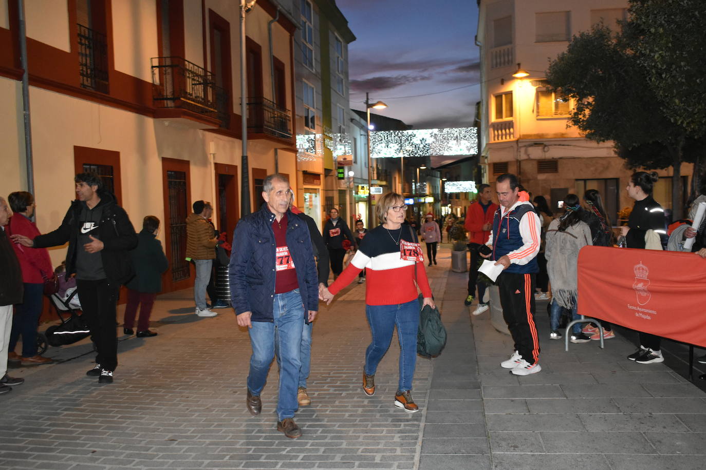 La VIII San Silvestre Miajadeña dejó momentos divertidos y únicos, como se esperaba de ella. La emoción en la cara de los corredores a la salida, la diversión en el trayecto, el cansancio en todo su cuerpo a la llegada a meta, un cansancio mezclado con la satisfacción del objetivo conseguido, la alegría de los ganadores de los premios a los disfraces, el disfrute del público,... Todo lo que hace que la San Silvestre Miajadeña sea uno de los días más esperados del año. 