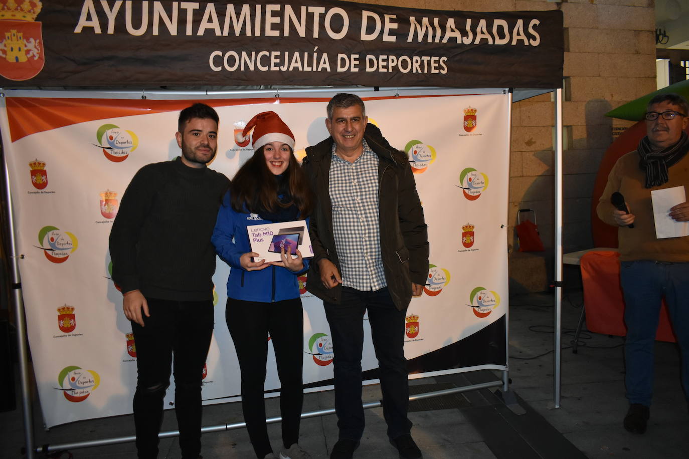 La VIII San Silvestre Miajadeña dejó momentos divertidos y únicos, como se esperaba de ella. La emoción en la cara de los corredores a la salida, la diversión en el trayecto, el cansancio en todo su cuerpo a la llegada a meta, un cansancio mezclado con la satisfacción del objetivo conseguido, la alegría de los ganadores de los premios a los disfraces, el disfrute del público,... Todo lo que hace que la San Silvestre Miajadeña sea uno de los días más esperados del año. 