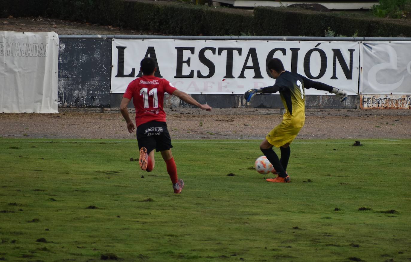 Robinho ante Urko, el guardameta calamonteño 
