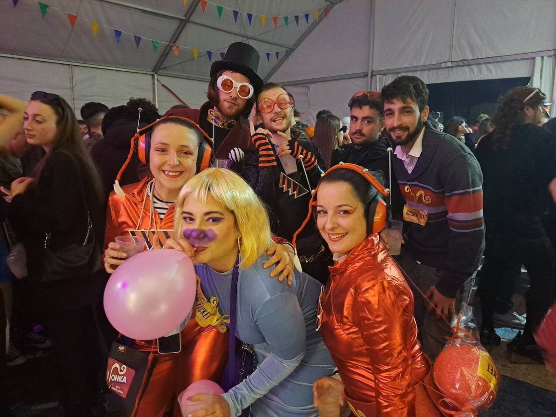 Miajadas celebró su Concurso de disfraces del Carnaval 2023, en el que hubo mucho baile y mucho' cachondeo'. El grupo 'Pista de choque' fue el ganador del primer premio, dotado de 300 euros, mientras que 'DJ's' consiguieron el segundo premio con 200 euros, y 'Desplieque Lolil' se hizo con los 150 euros del tercer premio. 