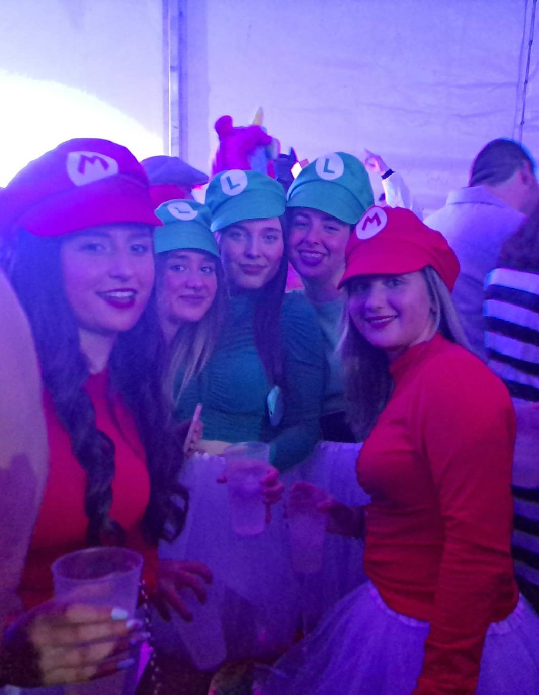 Miajadas celebró su Concurso de disfraces del Carnaval 2023, en el que hubo mucho baile y mucho' cachondeo'. El grupo 'Pista de choque' fue el ganador del primer premio, dotado de 300 euros, mientras que 'DJ's' consiguieron el segundo premio con 200 euros, y 'Desplieque Lolil' se hizo con los 150 euros del tercer premio. 