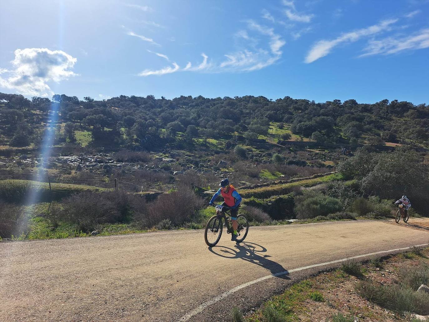 Miajadas volvió a convertirse un año más en punto referente del ciclismo con su famosa prueba Titán de los Ríos, congregando lo mejor del panorama nacional en un paraje natural incomparable. 