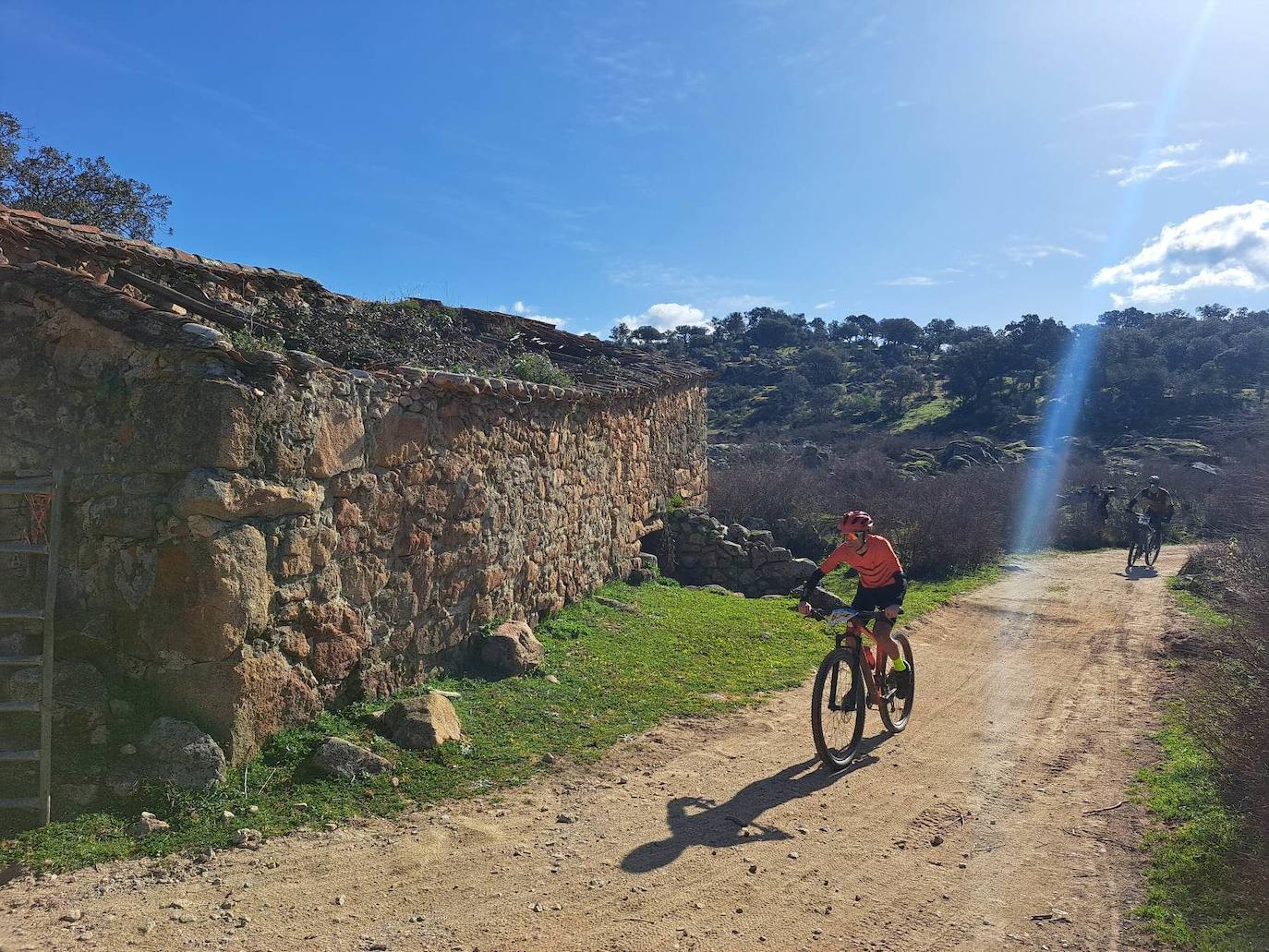 Miajadas volvió a convertirse un año más en punto referente del ciclismo con su famosa prueba Titán de los Ríos, congregando lo mejor del panorama nacional en un paraje natural incomparable. 