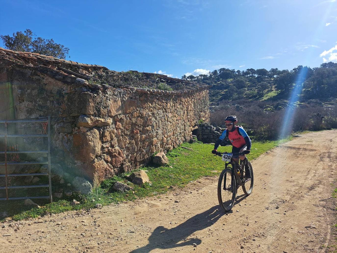 Miajadas volvió a convertirse un año más en punto referente del ciclismo con su famosa prueba Titán de los Ríos, congregando lo mejor del panorama nacional en un paraje natural incomparable. 