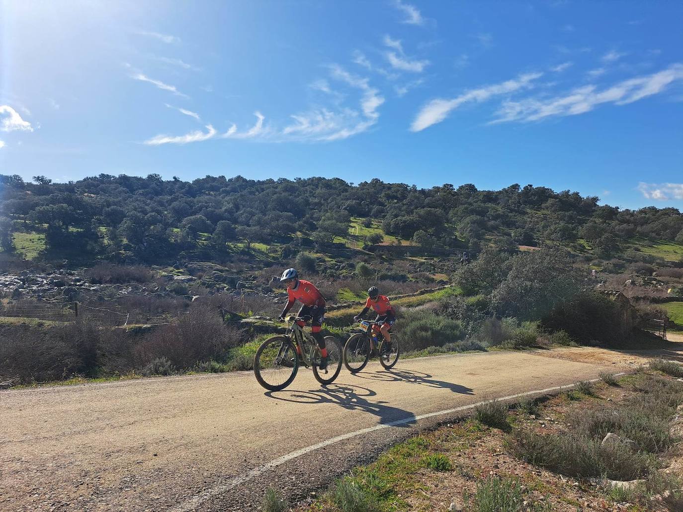 Miajadas volvió a convertirse un año más en punto referente del ciclismo con su famosa prueba Titán de los Ríos, congregando lo mejor del panorama nacional en un paraje natural incomparable. 