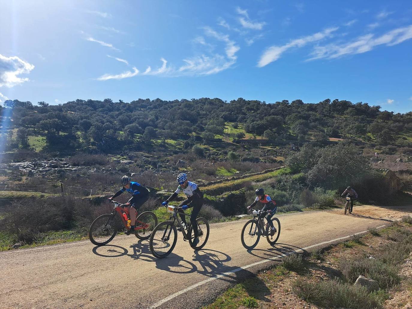 Miajadas volvió a convertirse un año más en punto referente del ciclismo con su famosa prueba Titán de los Ríos, congregando lo mejor del panorama nacional en un paraje natural incomparable. 