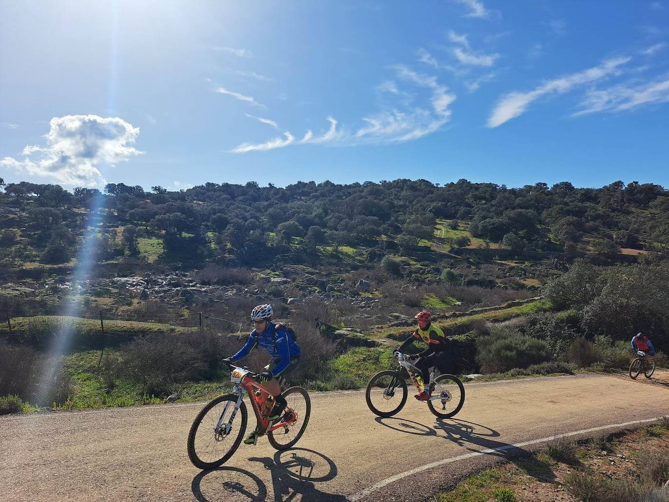 Miajadas volvió a convertirse un año más en punto referente del ciclismo con su famosa prueba Titán de los Ríos, congregando lo mejor del panorama nacional en un paraje natural incomparable. 