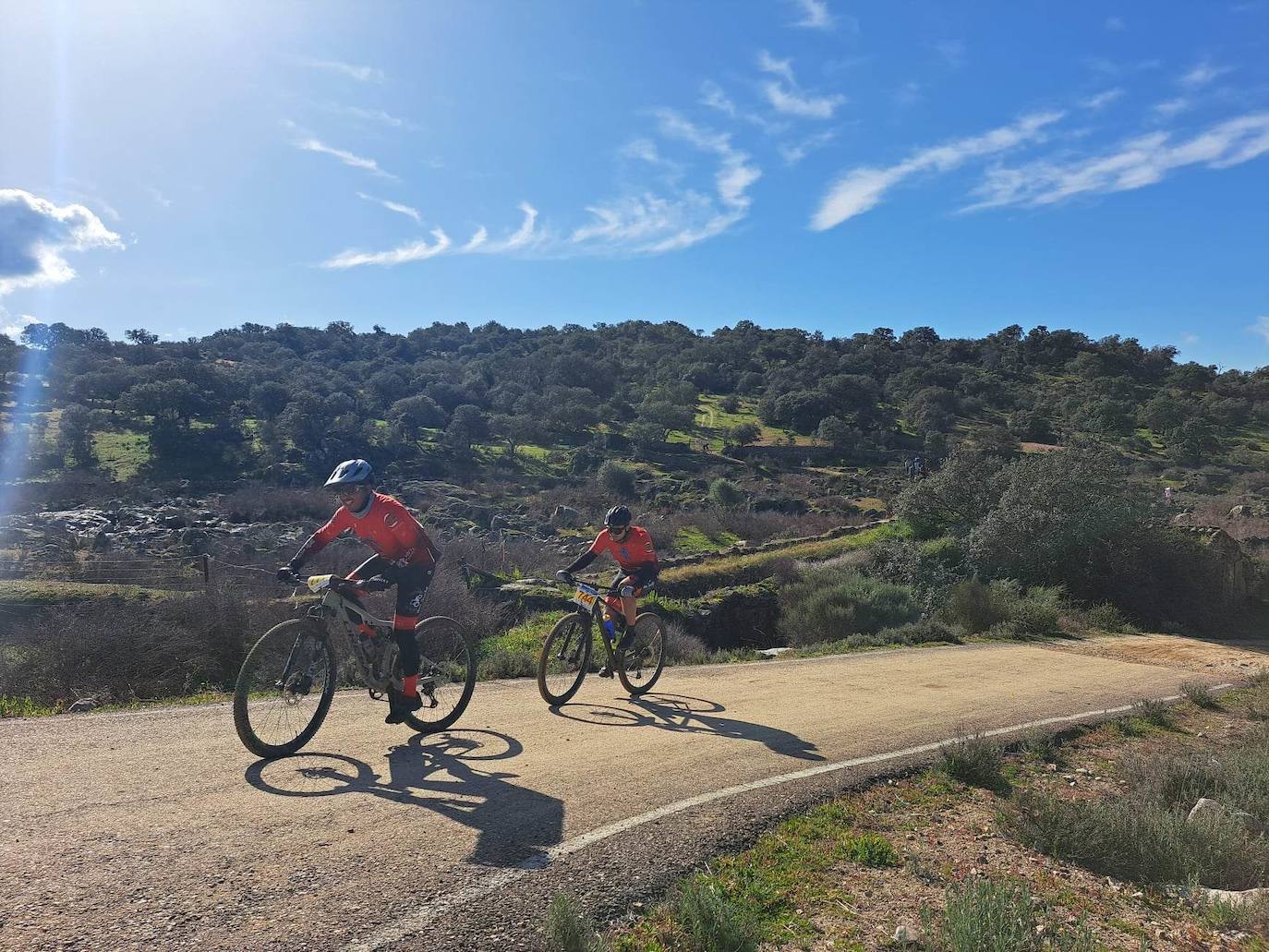 Miajadas volvió a convertirse un año más en punto referente del ciclismo con su famosa prueba Titán de los Ríos, congregando lo mejor del panorama nacional en un paraje natural incomparable. 