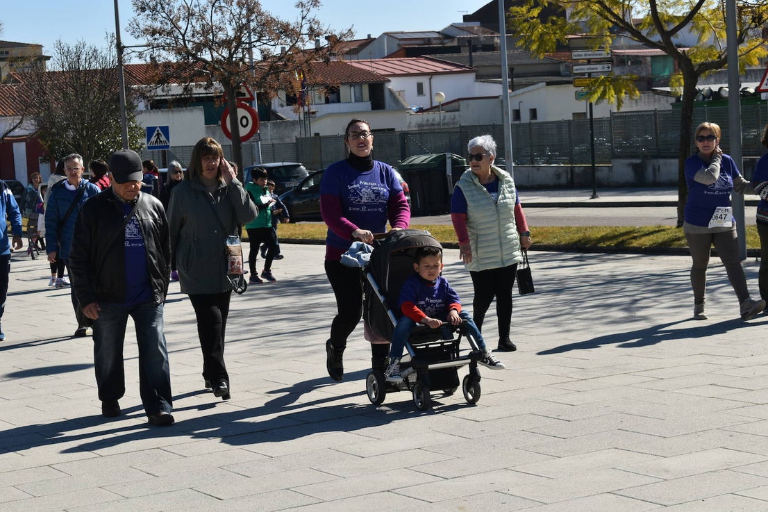 Con motivo de la Marcha del Día Internacional de la Mujer, Miajadas se llenó de Princesas y Guerreras que reivindicaban igualdad entre mujeres y hombres. Y lo hicieron acompañadas y apoyadas precisamente por muchos representantes del género masculino. Una marcha que recorre las calles de la localidad año tras año para dar visibilidad a esta lucha diaria que llevan a cabo desde las generaciones mayores hasta las más pequeñas, las que han vivido más trabas a las que están viviendo desde pequeñas que hay que pelear por seguir derribándolas. Tras la marcha, aún con energía para más, participaron en una Master Class de Zumba, y se llevó a cabo el sorteo de una bicicleta urbana entre todos los y las participantes de la marcha. Paula Rosas García fue la afortunada que volvió pedaleando a casa. 