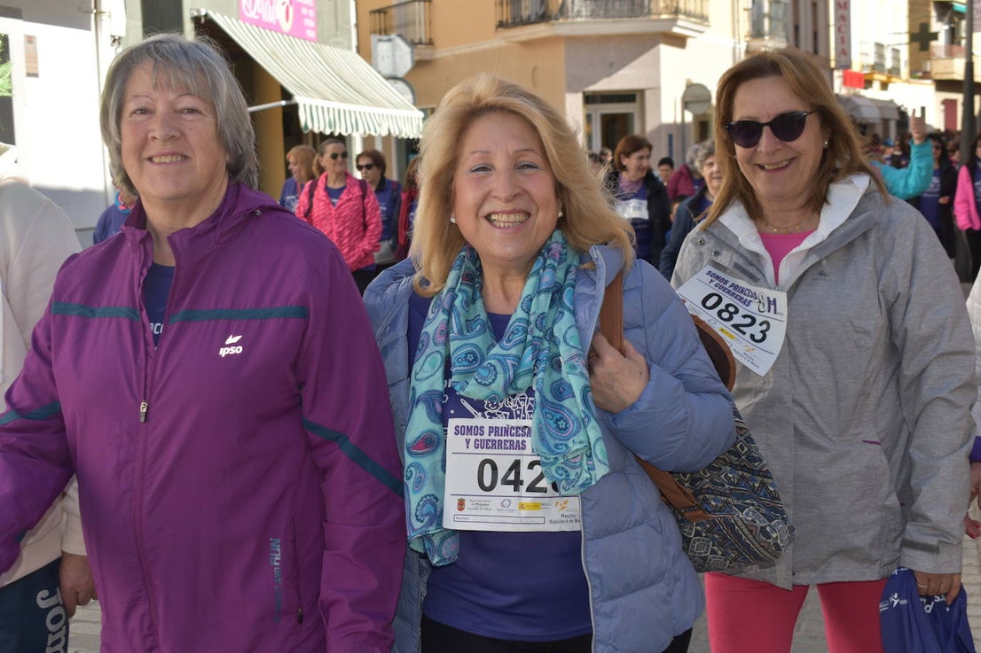 Con motivo de la Marcha del Día Internacional de la Mujer, Miajadas se llenó de Princesas y Guerreras que reivindicaban igualdad entre mujeres y hombres. Y lo hicieron acompañadas y apoyadas precisamente por muchos representantes del género masculino. Una marcha que recorre las calles de la localidad año tras año para dar visibilidad a esta lucha diaria que llevan a cabo desde las generaciones mayores hasta las más pequeñas, las que han vivido más trabas a las que están viviendo desde pequeñas que hay que pelear por seguir derribándolas. Tras la marcha, aún con energía para más, participaron en una Master Class de Zumba, y se llevó a cabo el sorteo de una bicicleta urbana entre todos los y las participantes de la marcha. Paula Rosas García fue la afortunada que volvió pedaleando a casa. 