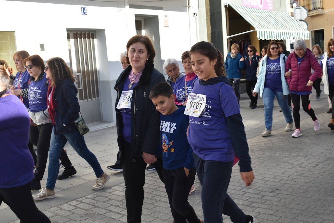Con motivo de la Marcha del Día Internacional de la Mujer, Miajadas se llenó de Princesas y Guerreras que reivindicaban igualdad entre mujeres y hombres. Y lo hicieron acompañadas y apoyadas precisamente por muchos representantes del género masculino. Una marcha que recorre las calles de la localidad año tras año para dar visibilidad a esta lucha diaria que llevan a cabo desde las generaciones mayores hasta las más pequeñas, las que han vivido más trabas a las que están viviendo desde pequeñas que hay que pelear por seguir derribándolas. Tras la marcha, aún con energía para más, participaron en una Master Class de Zumba, y se llevó a cabo el sorteo de una bicicleta urbana entre todos los y las participantes de la marcha. Paula Rosas García fue la afortunada que volvió pedaleando a casa. 