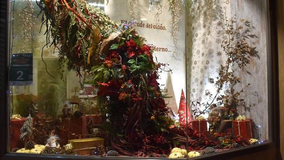 'Floristería Abril' gana el Concurso de Escaparates Navideños 23-24
