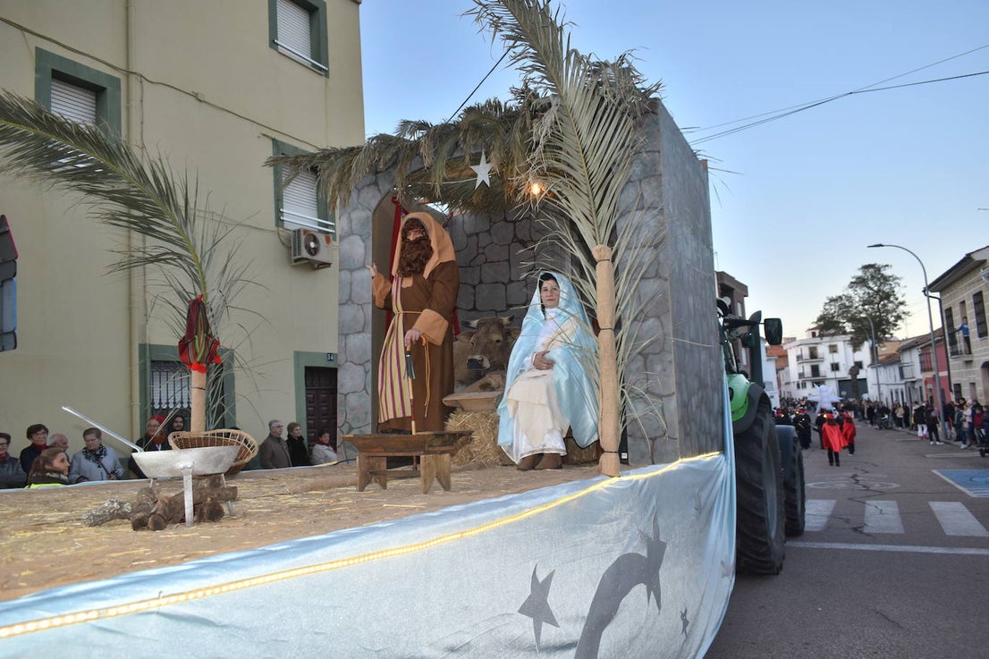 FOTOS: La magia de la Cabalgata de Reyes Magos recorrió las calles de Miajadas
