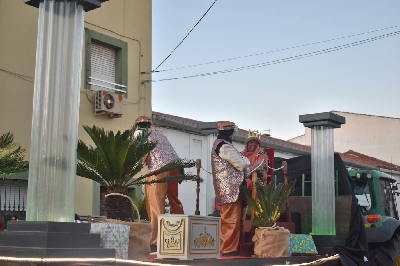 FOTOS: La magia de la Cabalgata de Reyes Magos recorrió las calles de Miajadas
