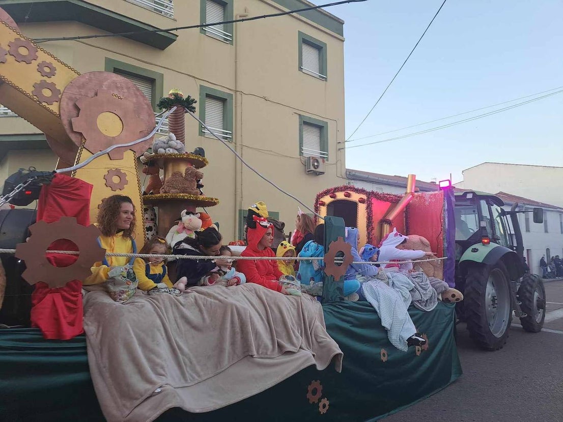 FOTOS: La magia de la Cabalgata de Reyes Magos recorrió las calles de Miajadas