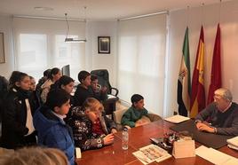 Los alumnos del colegio Ntra. Sra. de Guadalupe conocen el funcionamiento del Ayuntamiento