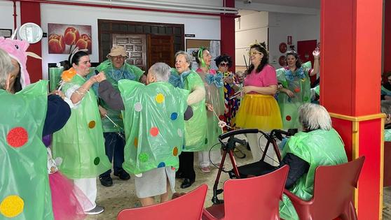Los mayores de San Martín de Porres celebraron su Carnaval con humor