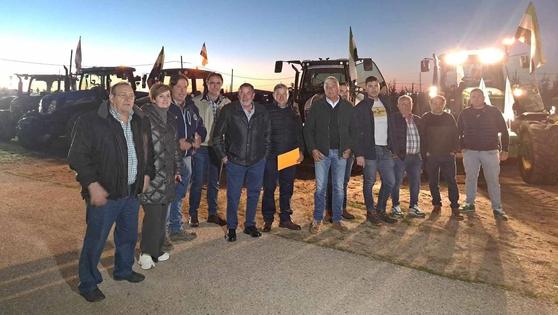 Siete tractores salen de Miajadas dirección al Ministerio de Agricultura