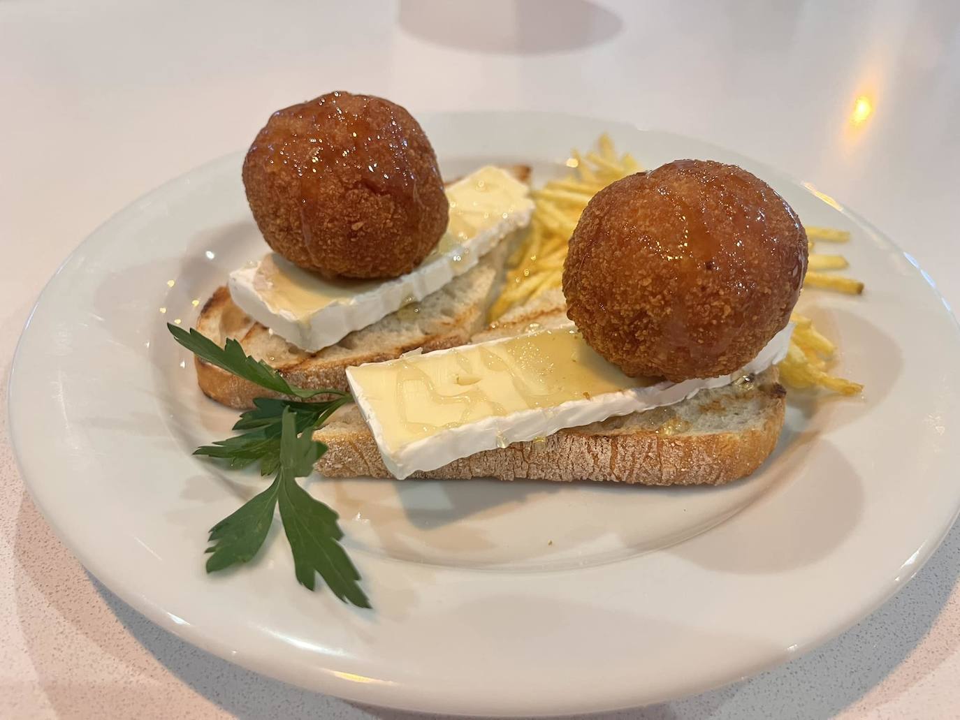 'Mi querida Gaby', de café-bar Cortés, es la tapa ganadora de la 'I Ruta de la croqueta'