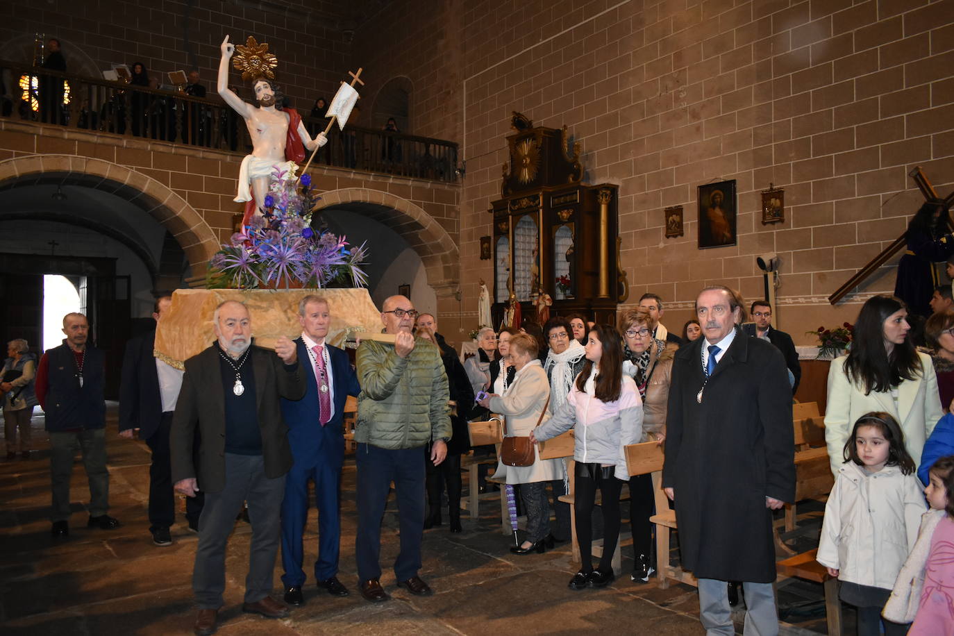 El reencuentro fue igual de hermoso dentro de la Iglesia